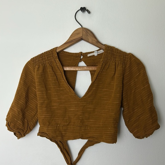 Kara Thoms Linen Puff Sleeve Crop Blouse - Picture 1 of 5
